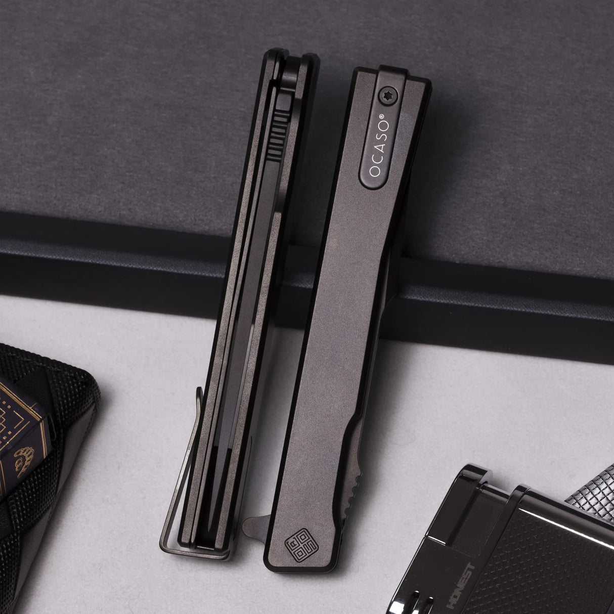 Ocaso Solstice - Titanium / Black Straight Blade Knife