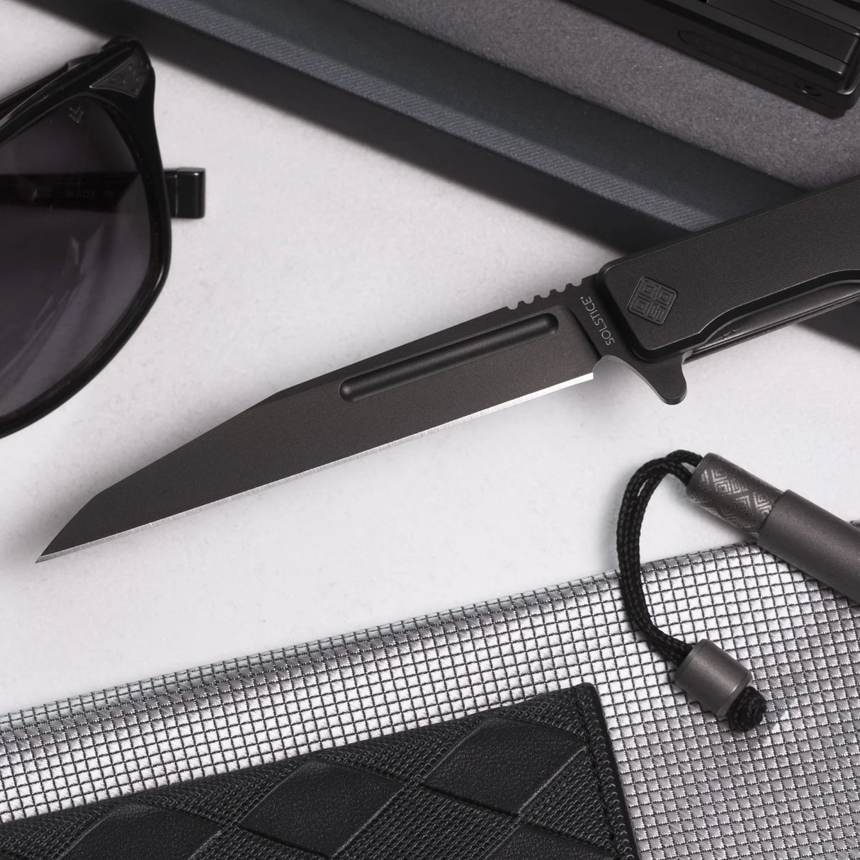 Ocaso Solstice - Titanium / Black Wharncliffe Blade Knife