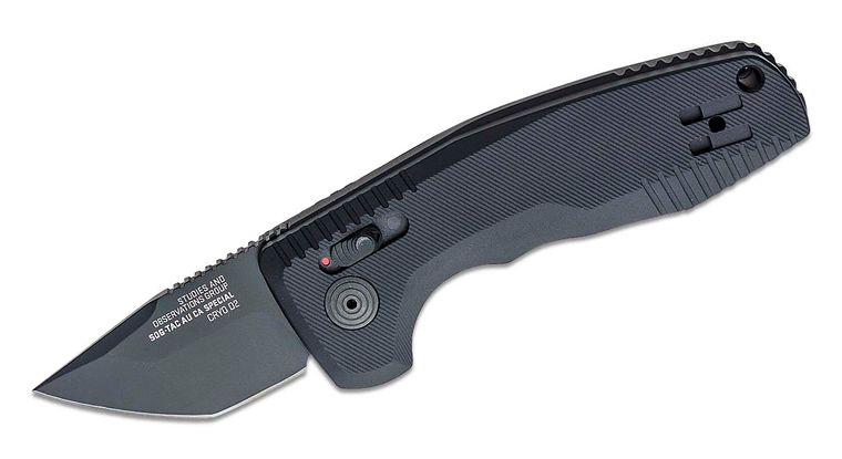 SOG-TAC AU Compact California Special AUTO Cuchillo plegable 1.96" D2 Hoja lisa negra Tanto Mangos de aluminio negro - Cerradura XR