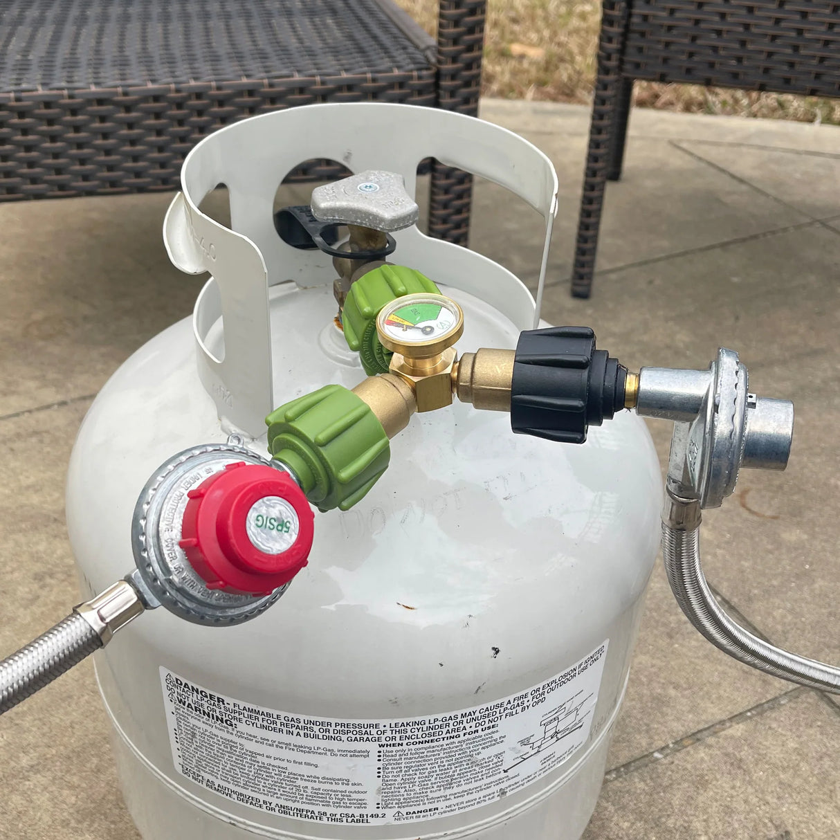 Bayou Classic Y-Splitter With Propane Level Gauge