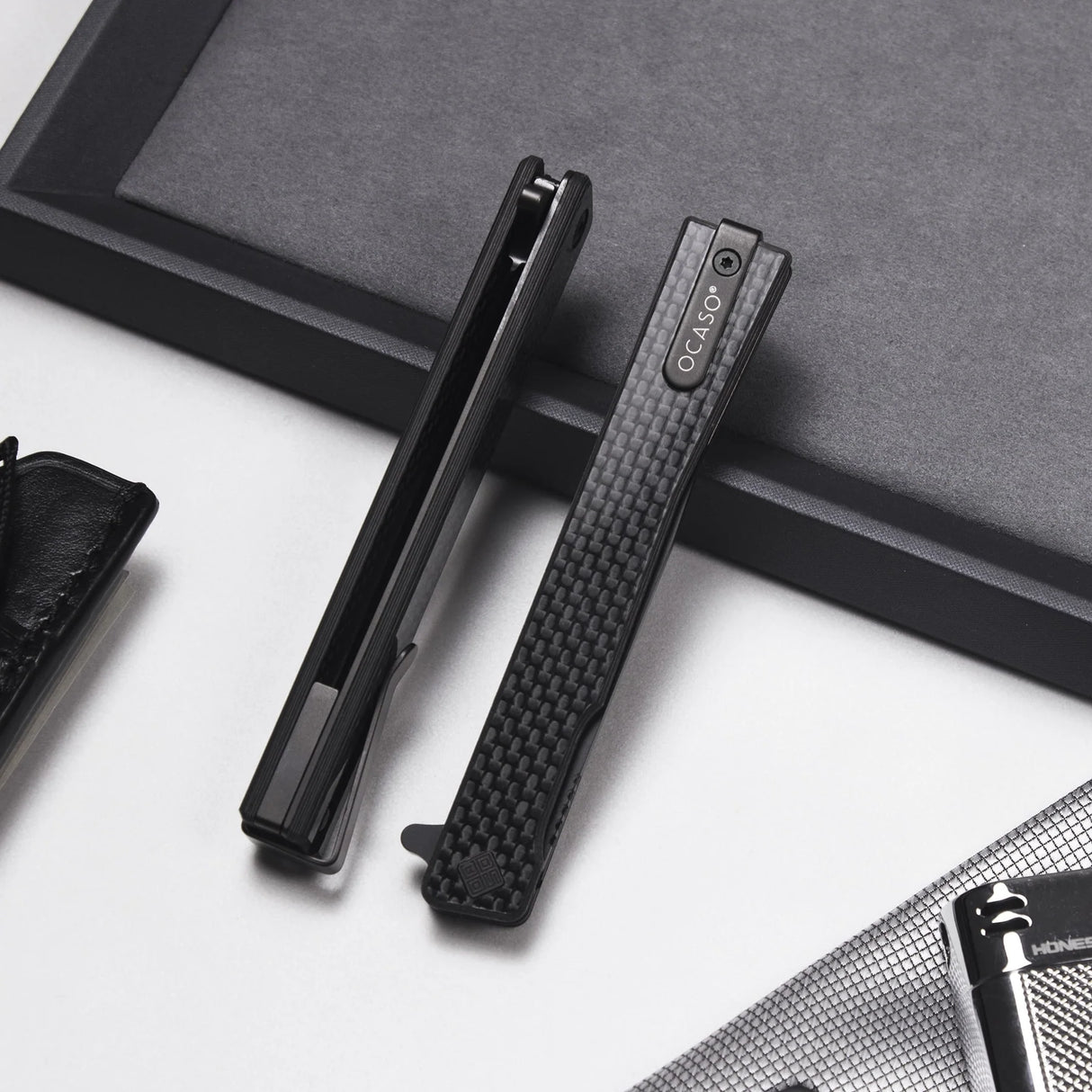 Ocaso Solstice - Carbon Fiber / Black Straight Blade Knife