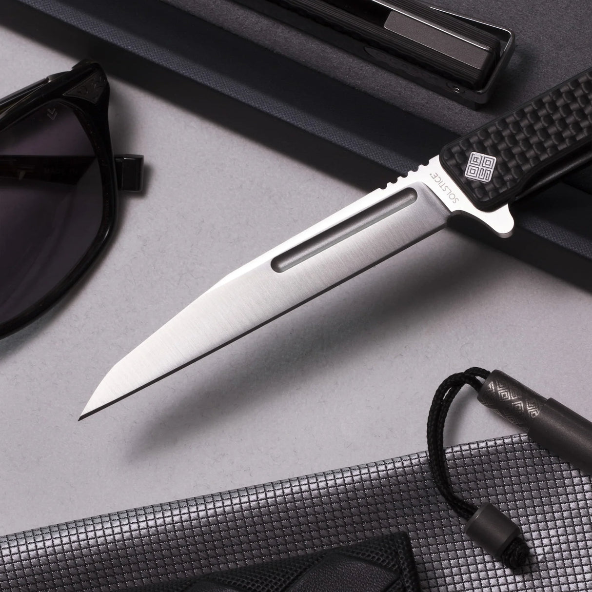 Ocaso Solstice - Carbon Fiber / Satin Wharncliffe Blade Knife