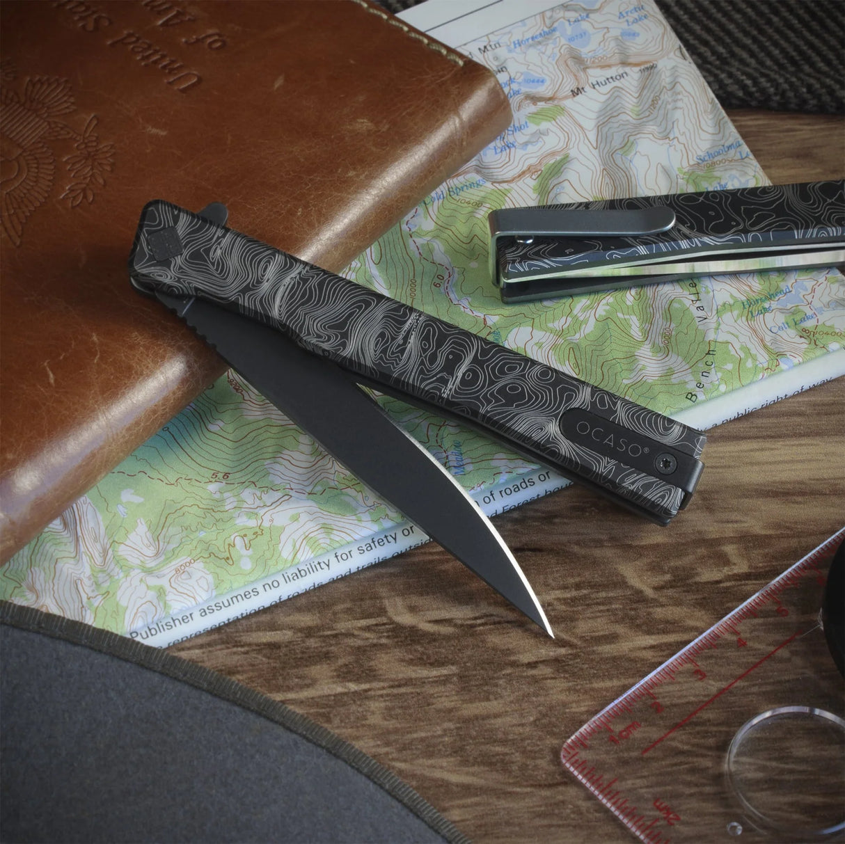 Ocaso Engraved Titanium Solstice - Topo + Black Blade Knife
